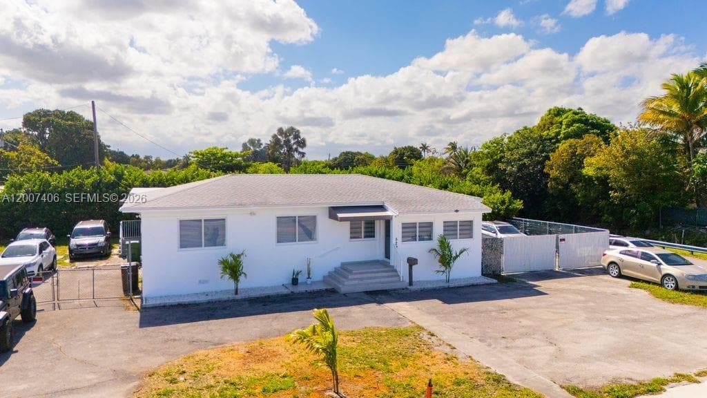 5290 Palm Ave, Hialeah FL 33012 — 2