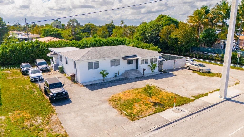 5290 Palm Ave, Hialeah FL 33012 — 3