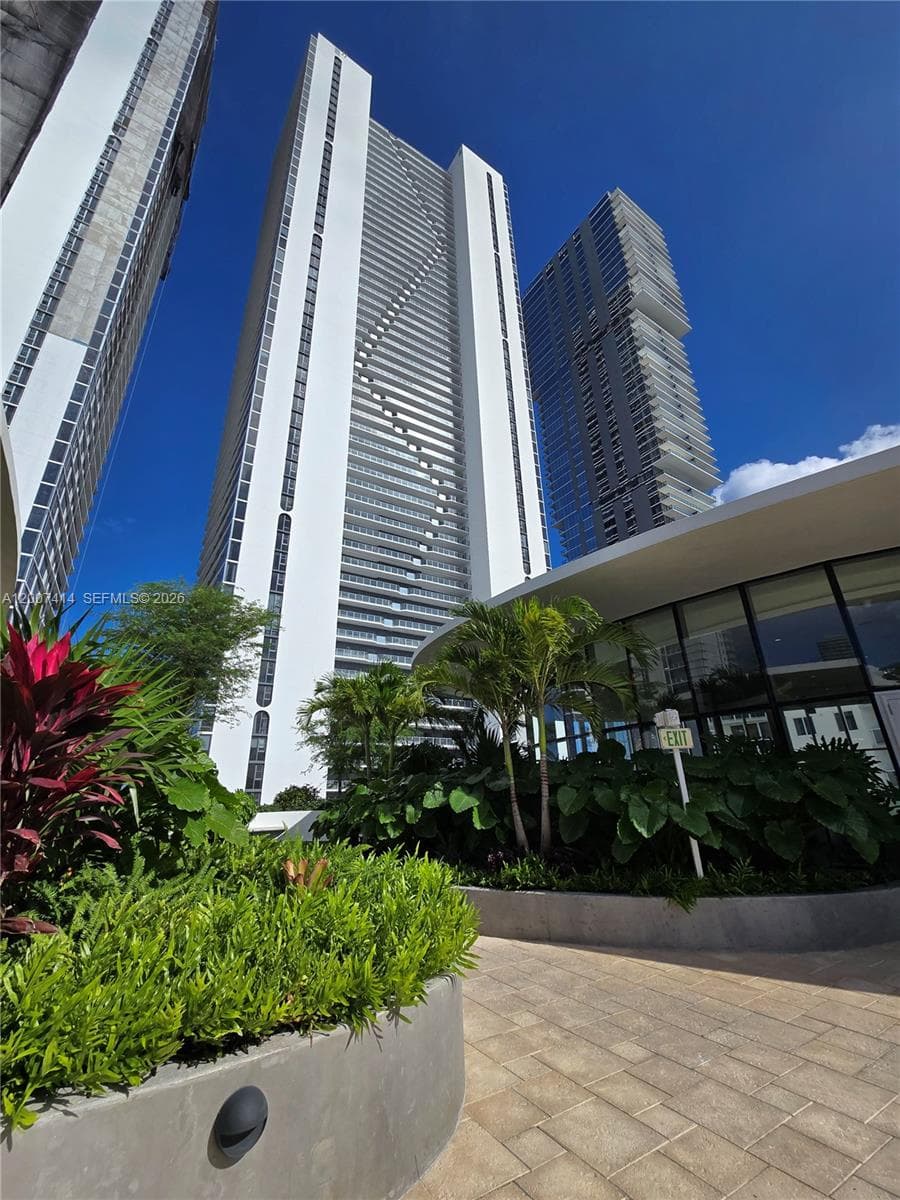 700 NE 24 ST # 3104, Miami FL 33137 — 3