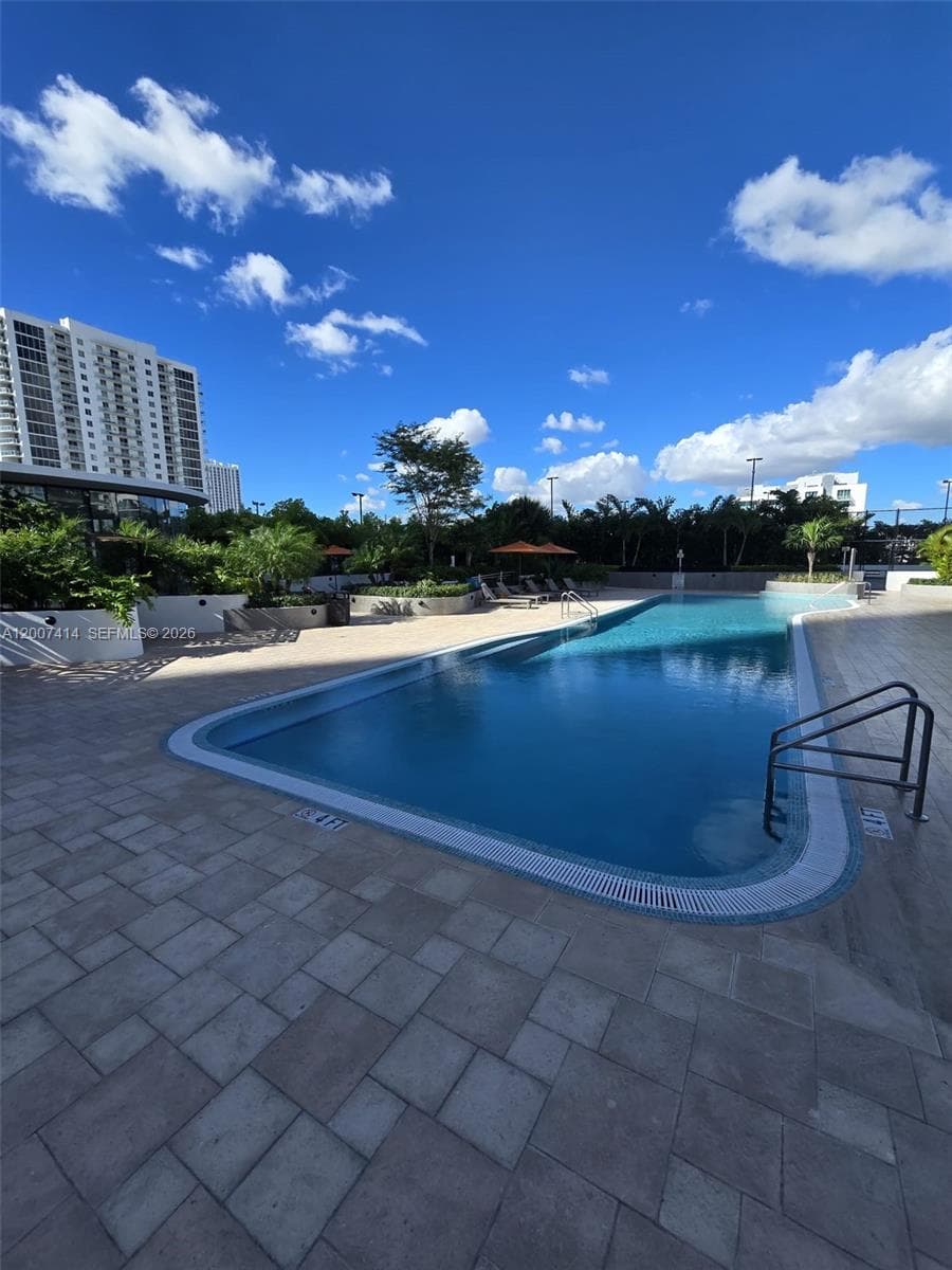 700 NE 24 ST # 3104, Miami FL 33137 — 60