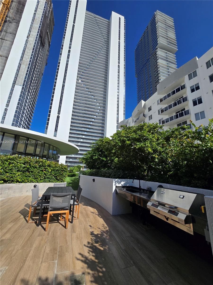 700 NE 24 ST # 3104, Miami FL 33137 — 70
