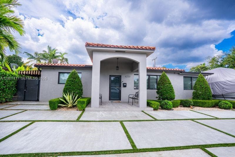 4210 W 6th Ave, Hialeah FL 33012 — 2