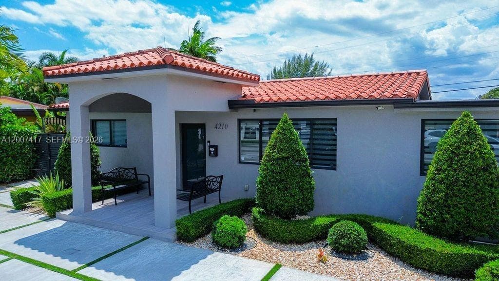 4210 W 6th Ave, Hialeah FL 33012 — 5