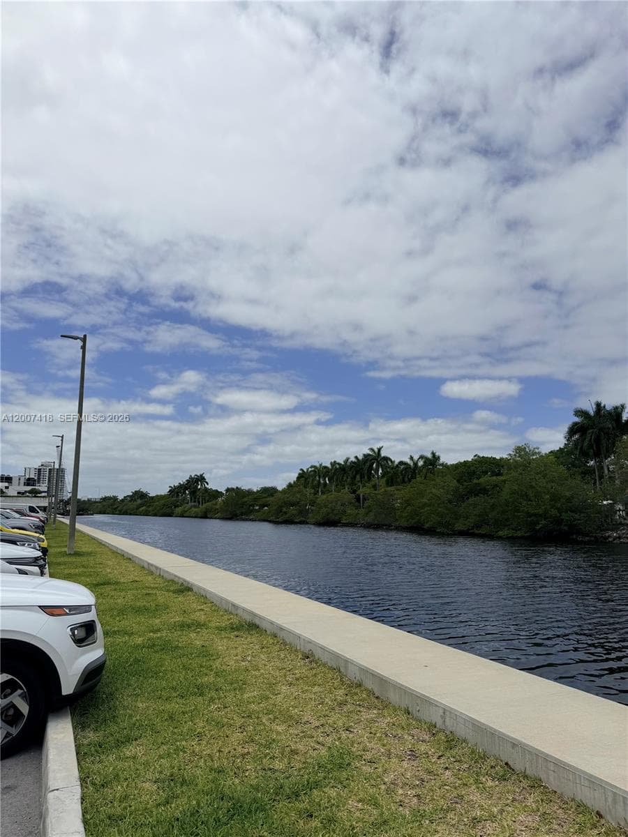 3701 N Country Club Dr # 607, Aventura FL 33180 — 32