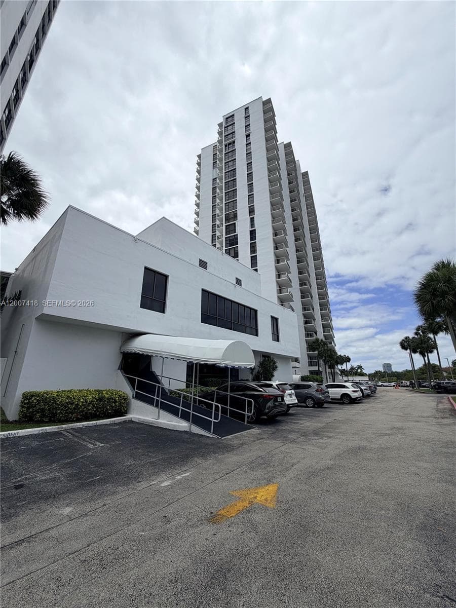 3701 N Country Club Dr # 607, Aventura FL 33180 — 31