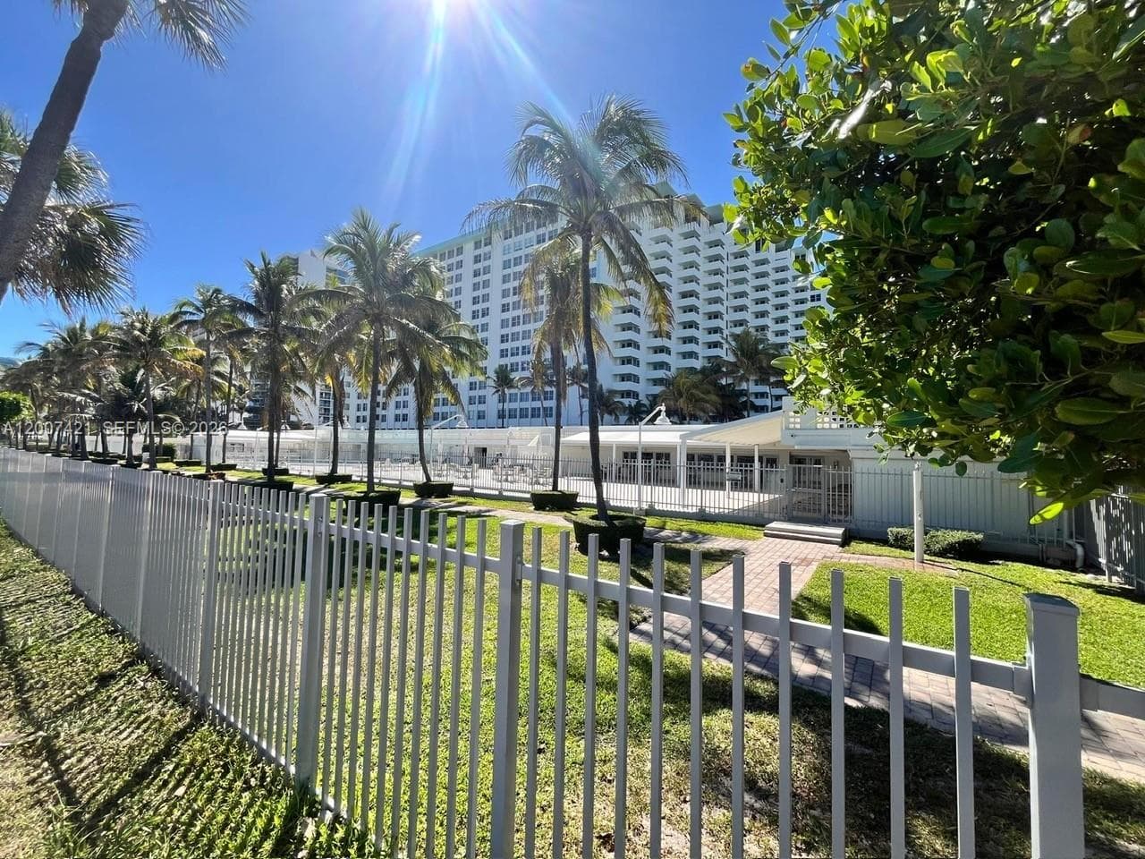 2899 Collins Ave # 1040, Miami Beach FL 33140 — 17