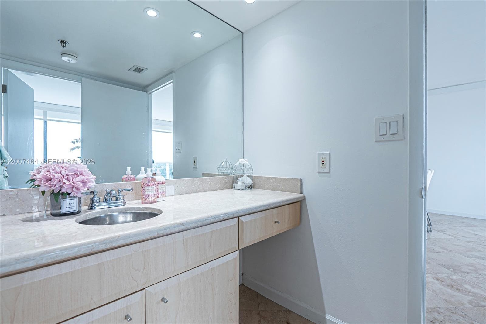 20505 E Country Club Dr # 931, Aventura FL 33180 — 92