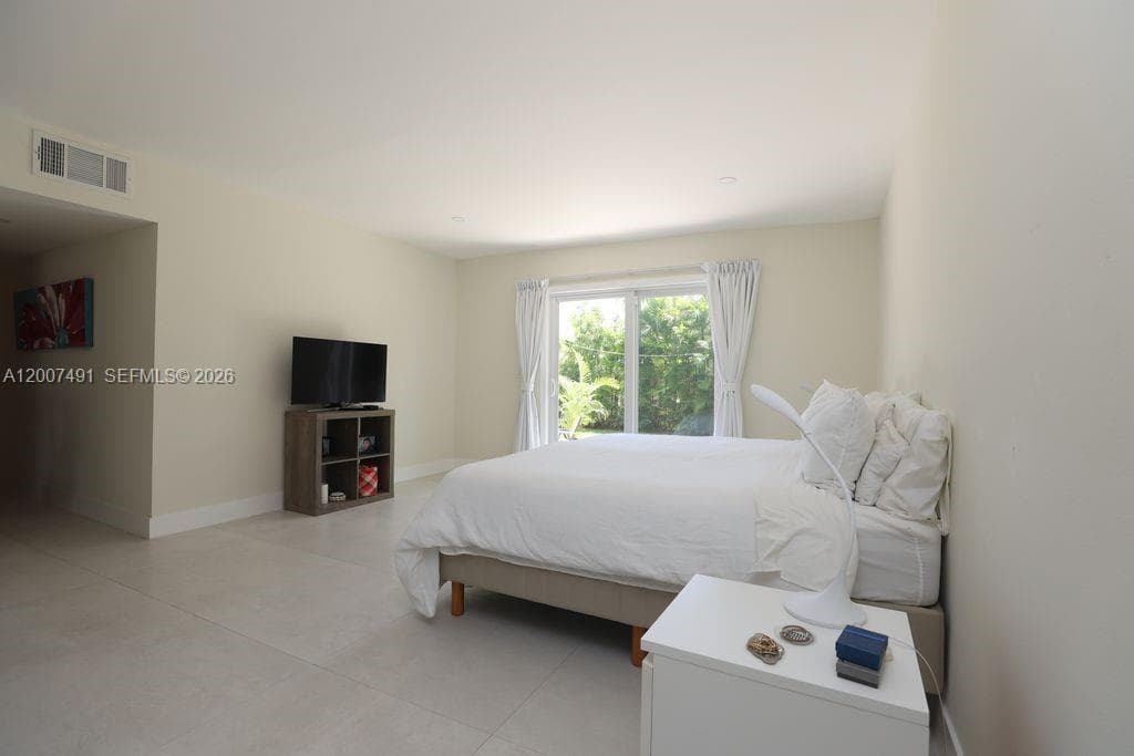 5620 Alton Rd, Miami Beach FL 33140 — 12