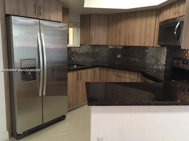 8205 Lake Dr # 204, Doral FL 33166 — 13