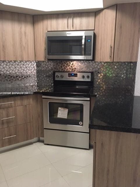8205 Lake Dr # 204, Doral FL 33166 — 15