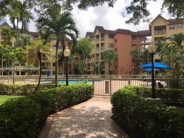 8205 Lake Dr # 204, Doral FL 33166 — 25
