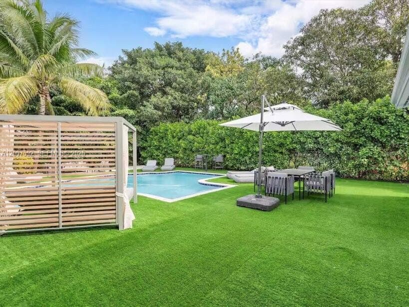 545 NW 52nd St, Miami FL 33127 — 25