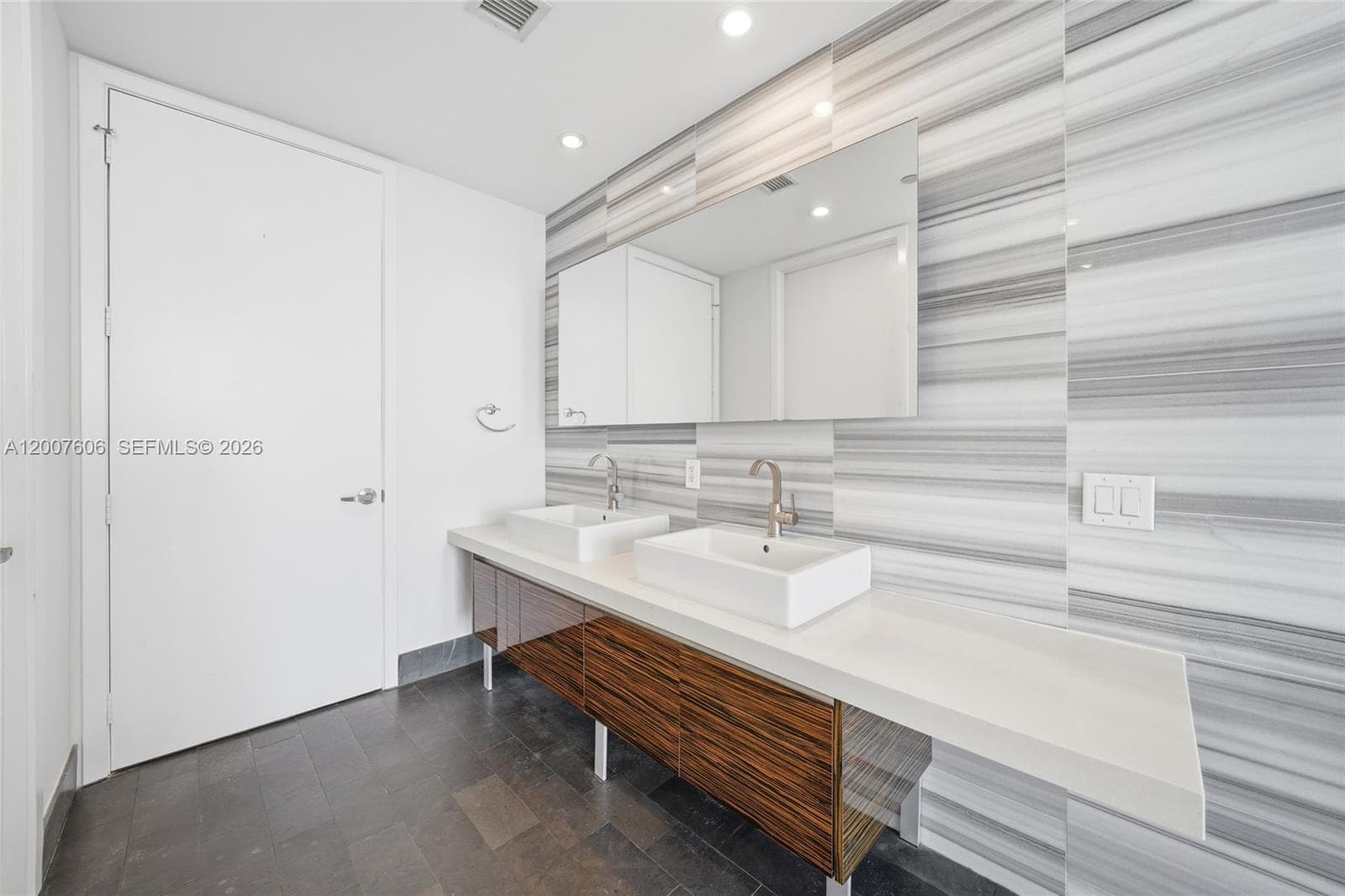 1100 Biscayne Blvd # 4402, Miami FL 33132 — 14