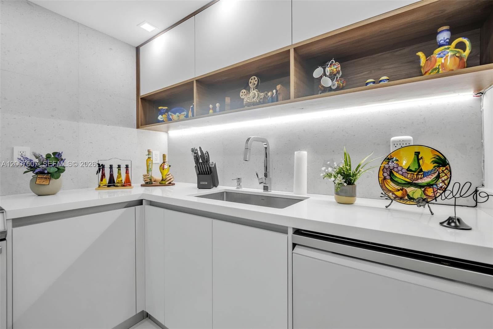 6801 Indian Creek Dr # 304, Miami Beach FL 33141 — 8