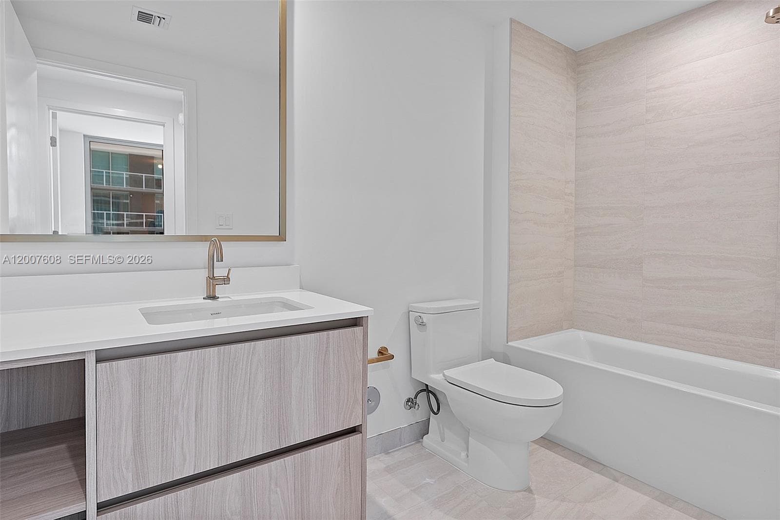77 SE 5th St. # 1510, Miami FL 33131 — 27