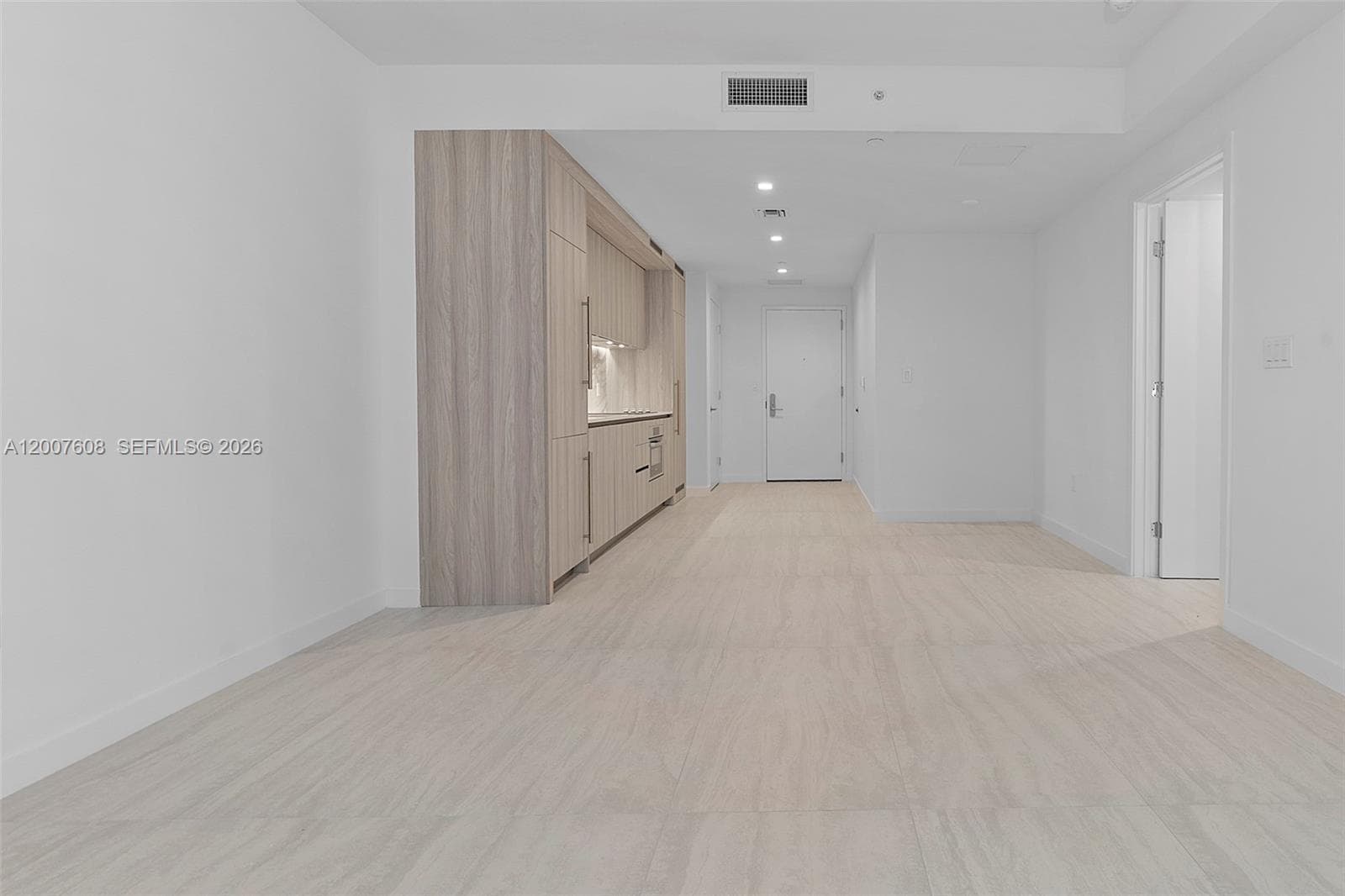 77 SE 5th St. # 1510, Miami FL 33131 — 13