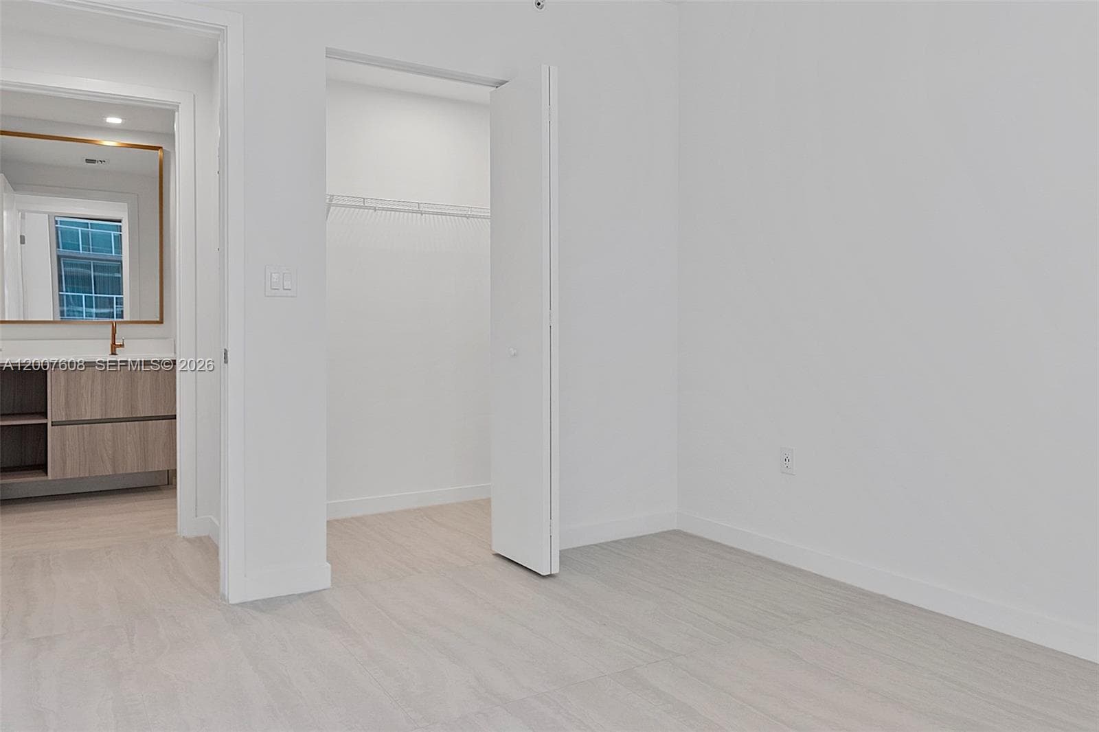 77 SE 5th St. # 1510, Miami FL 33131 — 26