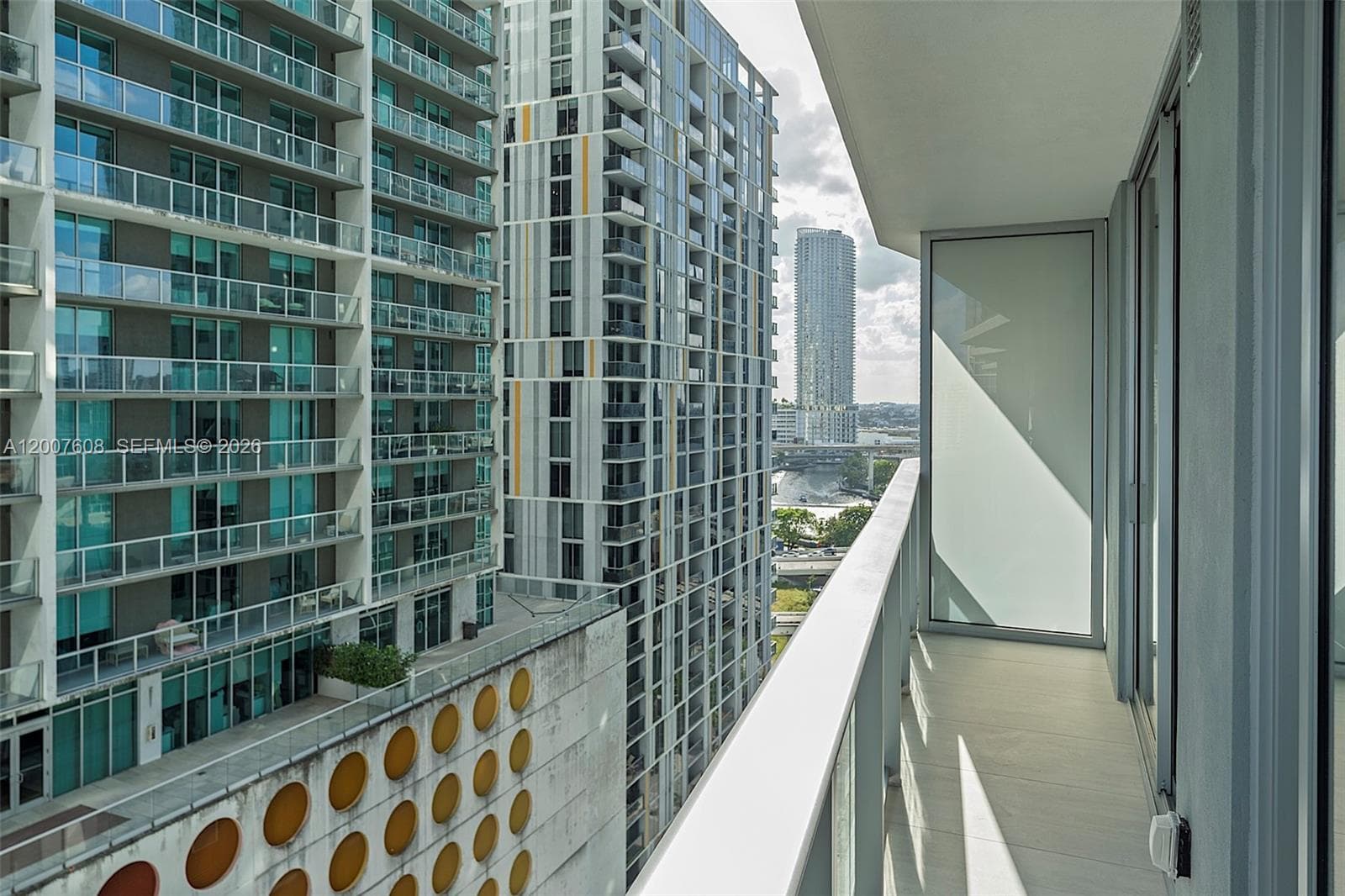 77 SE 5th St. # 1510, Miami FL 33131 — 22