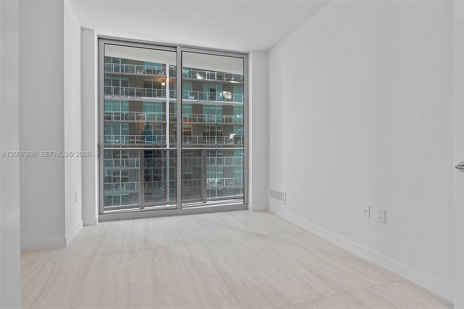77 SE 5th St. # 1510, Miami FL 33131 — 20