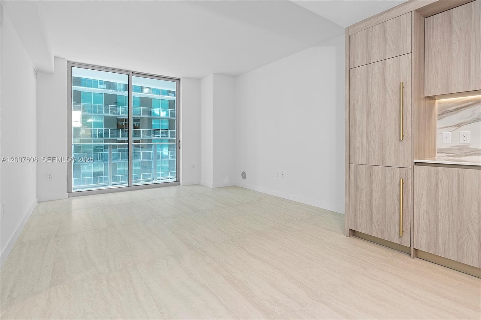 77 SE 5th St. # 1510, Miami FL 33131 — 15