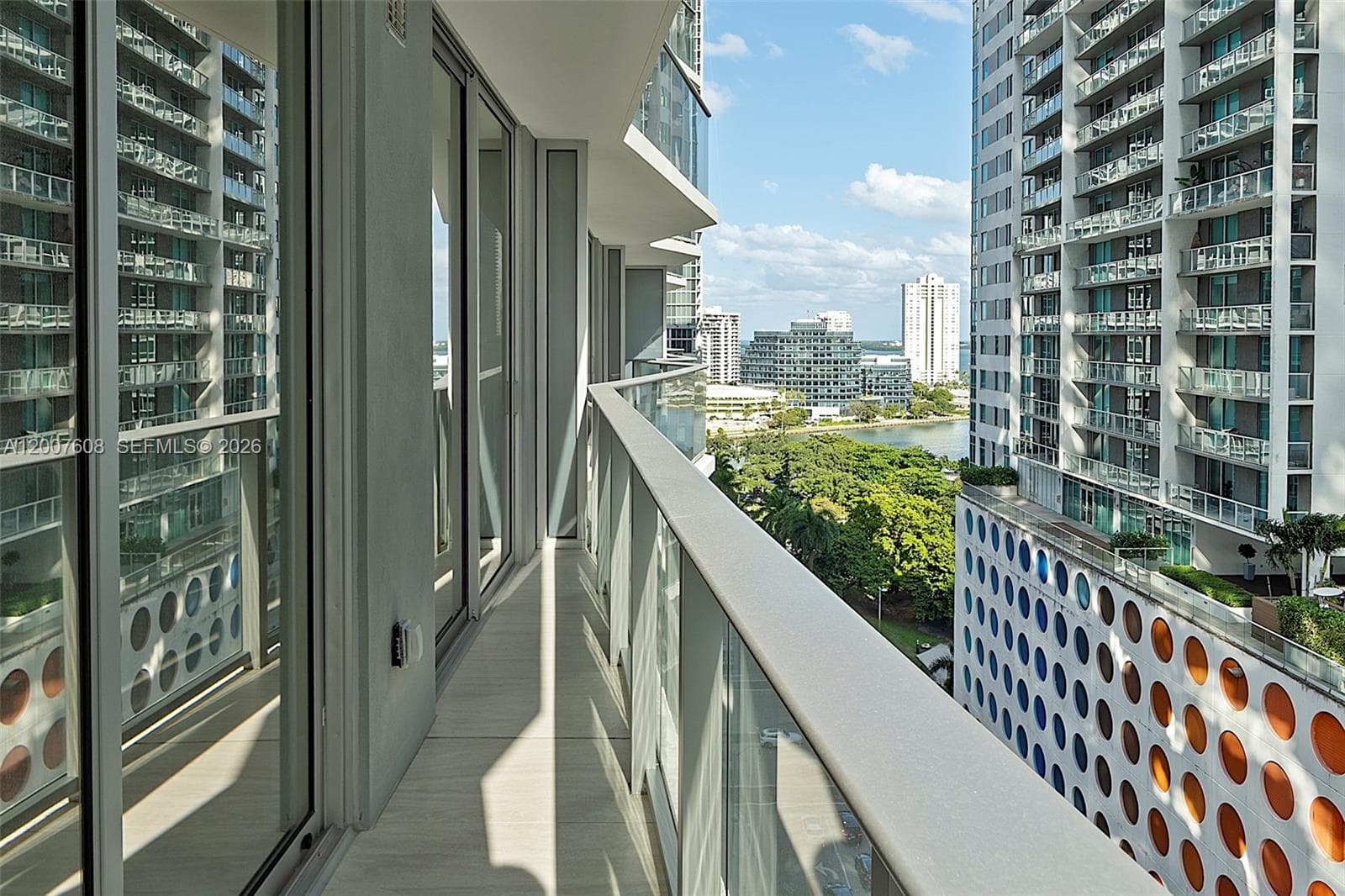 77 SE 5th St. # 1510, Miami FL 33131 — 25