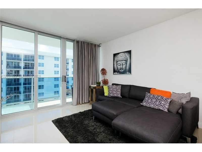 7501 E Treasure Dr # 8C, North Bay Village FL 33141 — 3