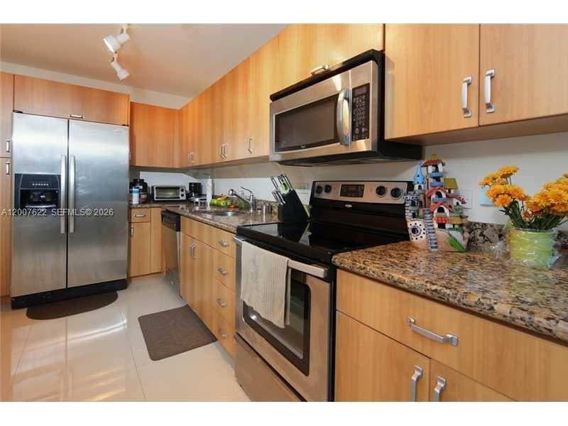 7501 E Treasure Dr # 8C, North Bay Village FL 33141 — 8