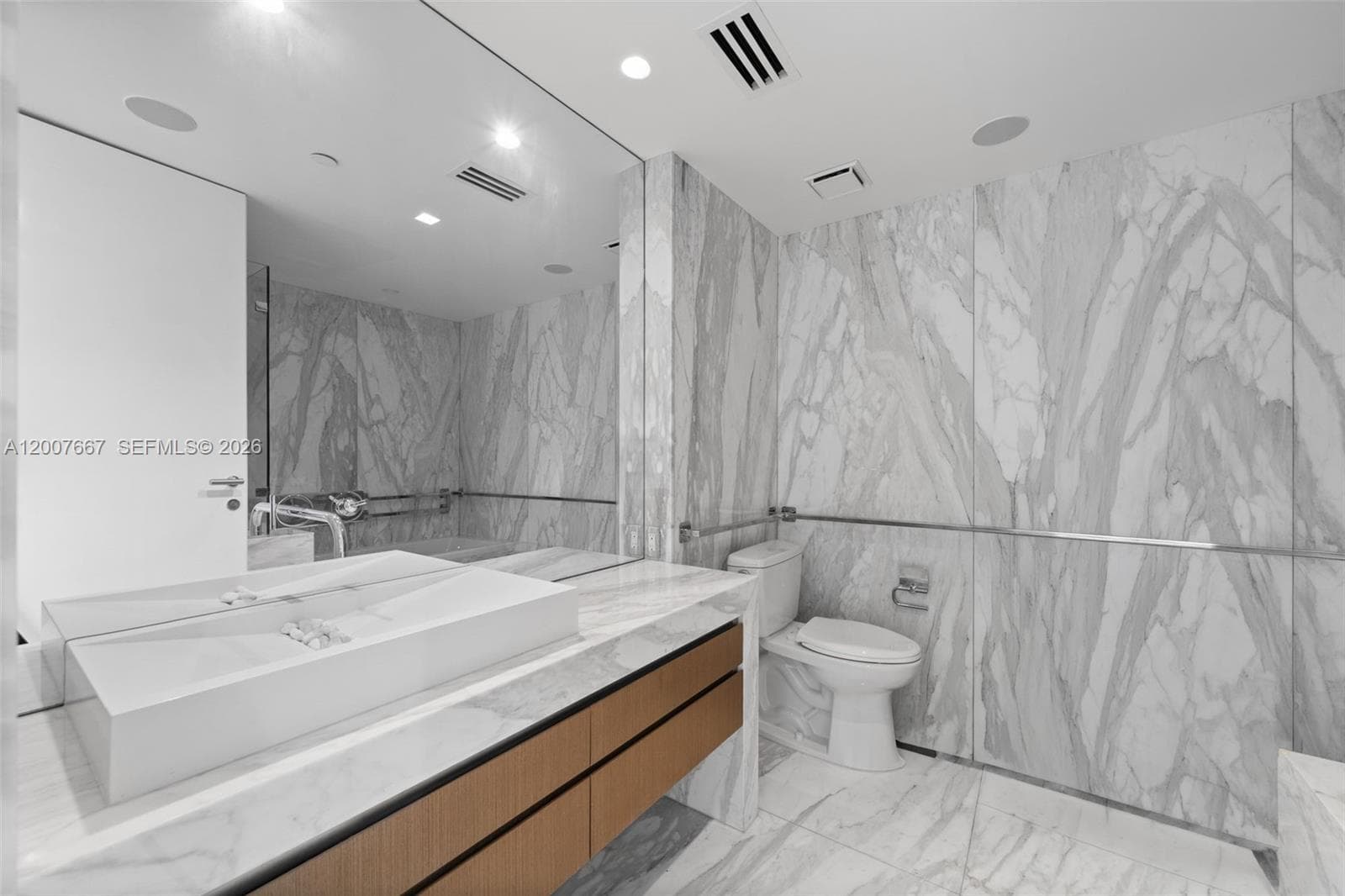 9999 Collins Ave # 6J, Bal Harbour FL 33154 — 33