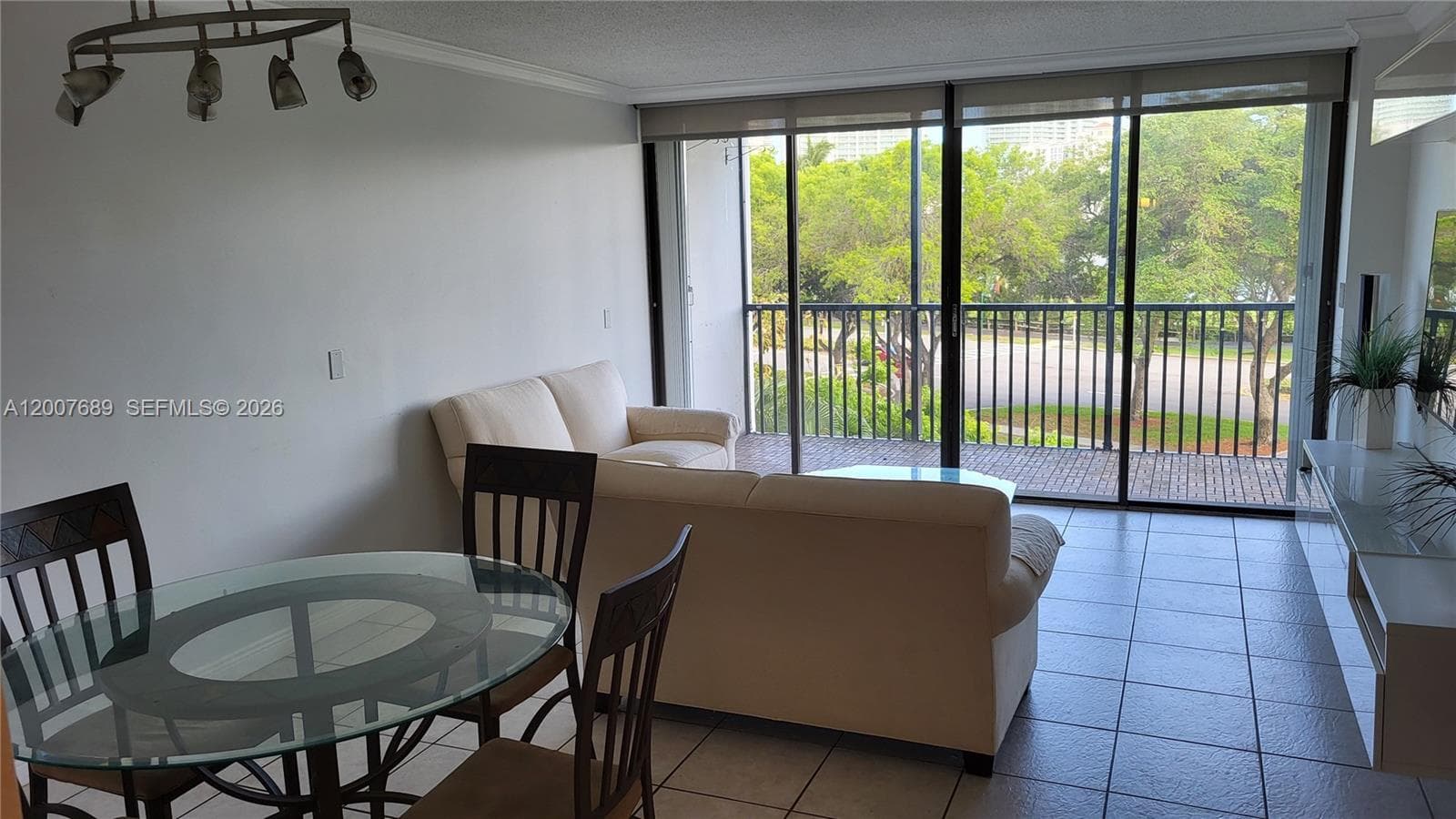 3475 N Country Club Dr # 409, Aventura FL 33180 — 3