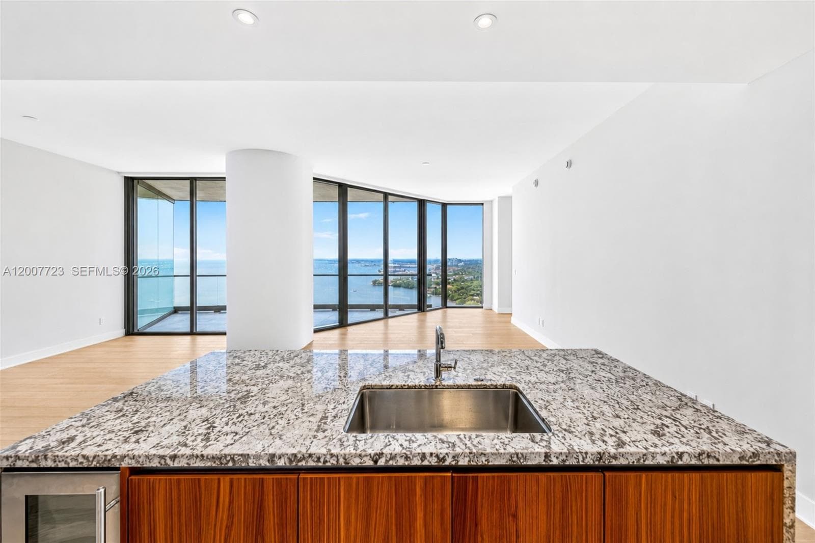 175 25 RD # 3303, Miami FL 33129 — 2