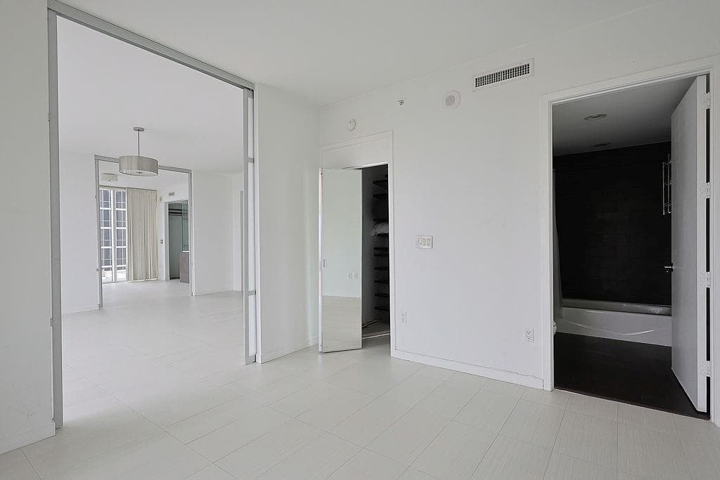 1040 Biscayne Boulevard # 1406, Miami FL 33132 — 2
