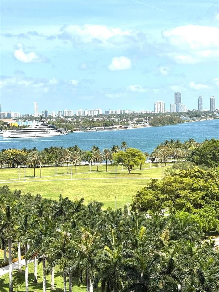 1040 Biscayne Boulevard # 1406, Miami FL 33132 — 20