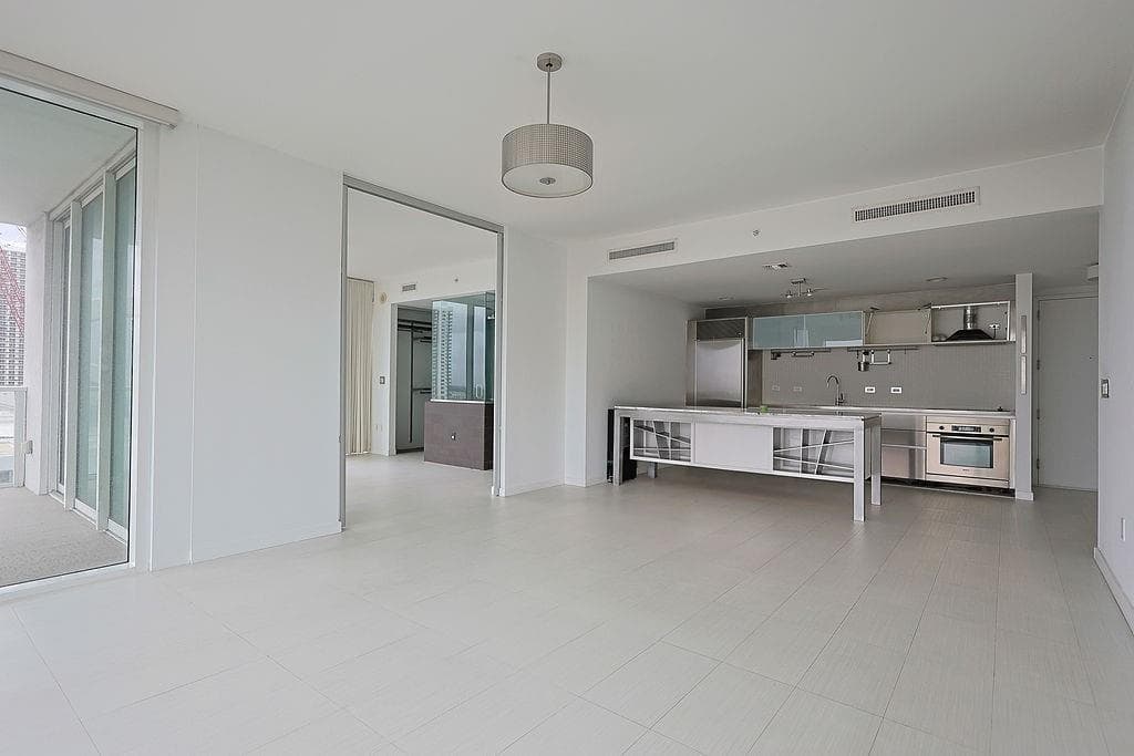 1040 Biscayne Boulevard # 1406, Miami FL 33132 — 10