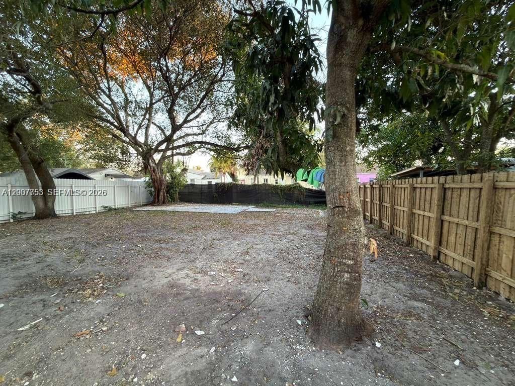 854 NW 76th St, Miami FL 33150 — 6
