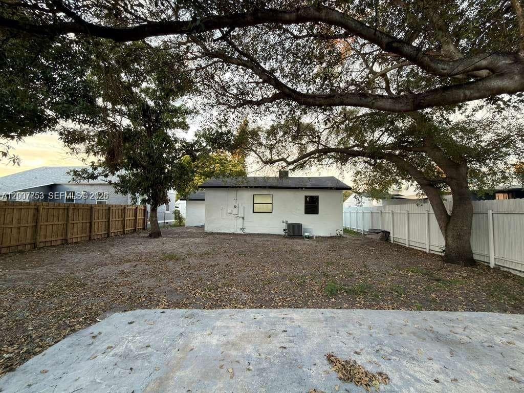 854 NW 76th St, Miami FL 33150 — 7