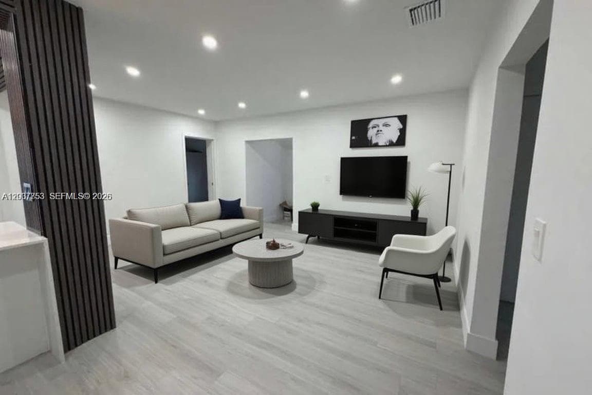854 NW 76th St, Miami FL 33150 — 20