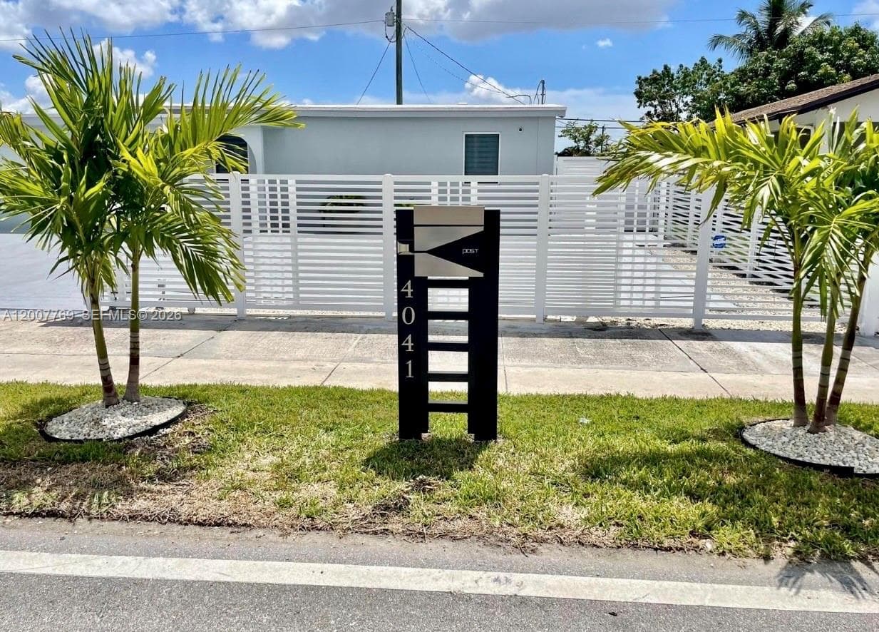 4041 SW 117th Ave, Miami FL 33175 — 4