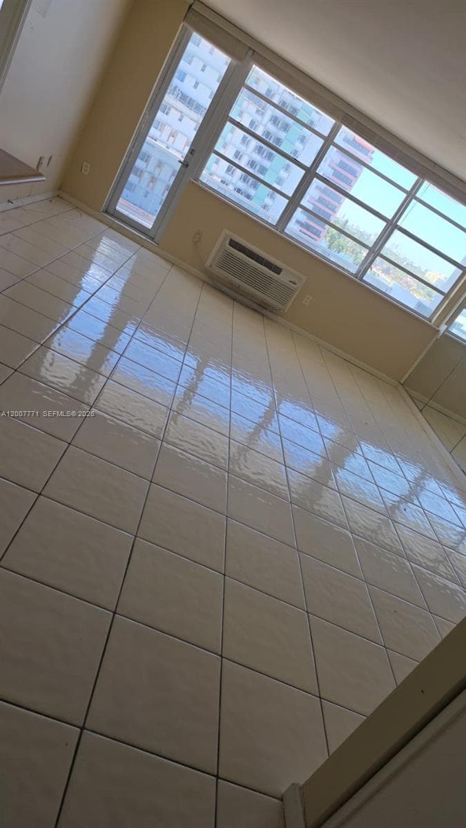5313 Collins Ave # 906, Miami Beach FL 33140 — 1