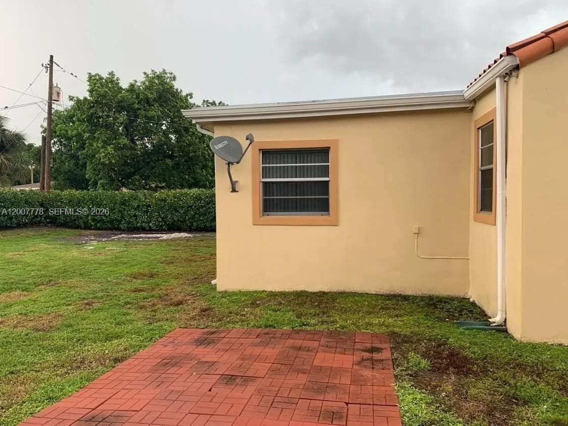 4289 NW 5th St, Miami FL 33126 — 23