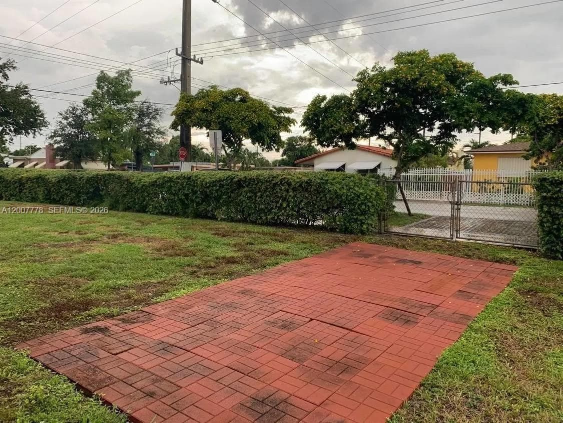 4289 NW 5th St, Miami FL 33126 — 27