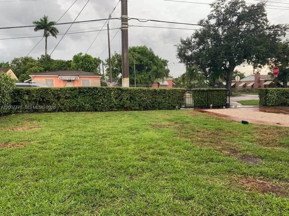 4289 NW 5th St, Miami FL 33126 — 26