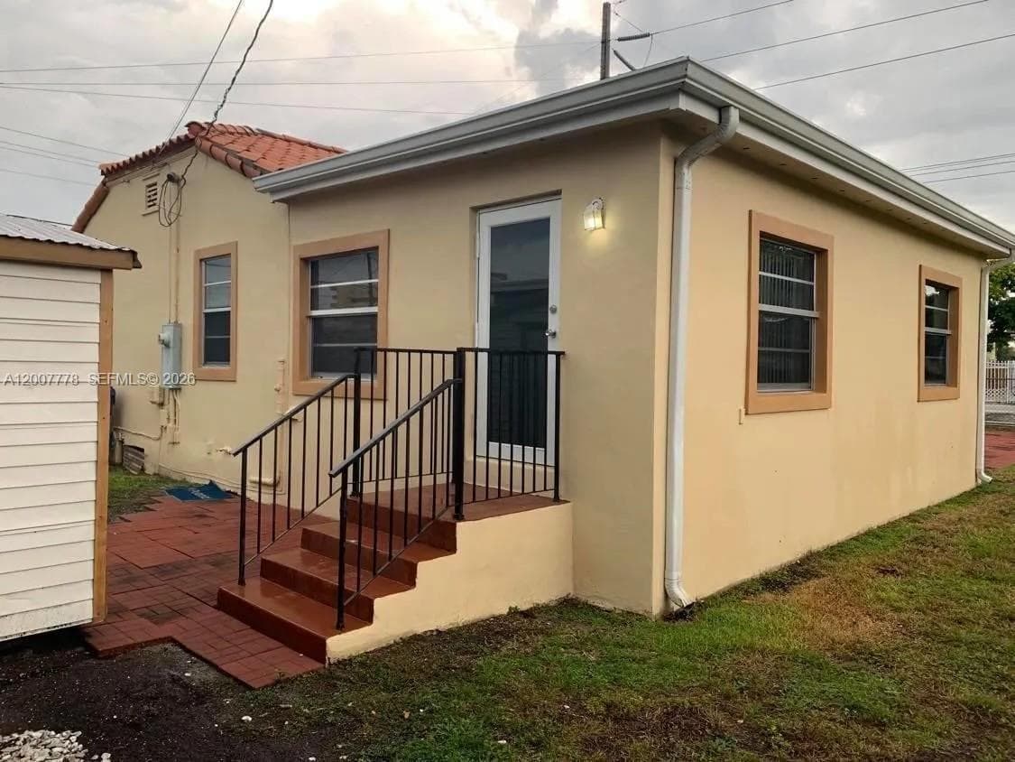 4289 NW 5th St, Miami FL 33126 — 22
