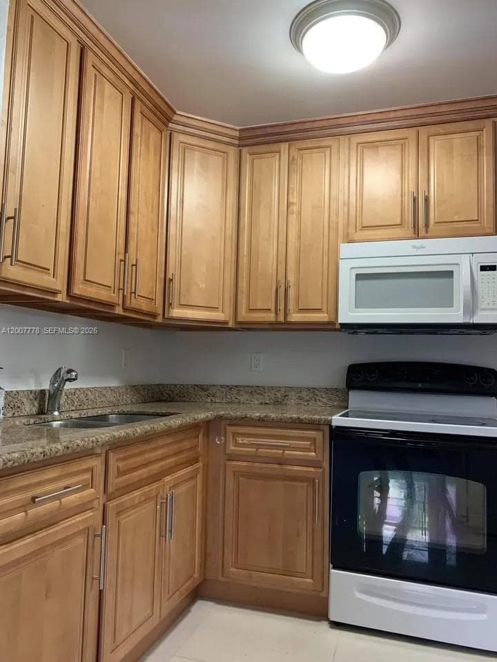 4289 NW 5th St, Miami FL 33126 — 7
