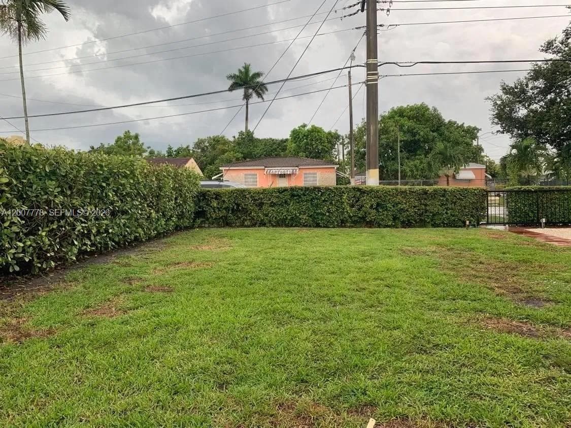 4289 NW 5th St, Miami FL 33126 — 24