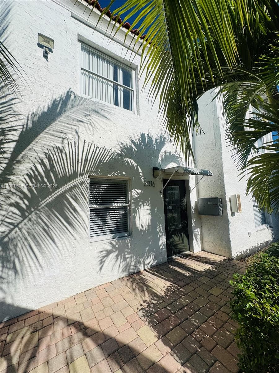 2816 Pine Tree Dr # 3, Miami Beach FL 33140 — 2