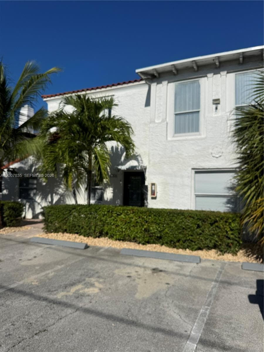 2816 Pine Tree Dr # 3, Miami Beach FL 33140 — 1