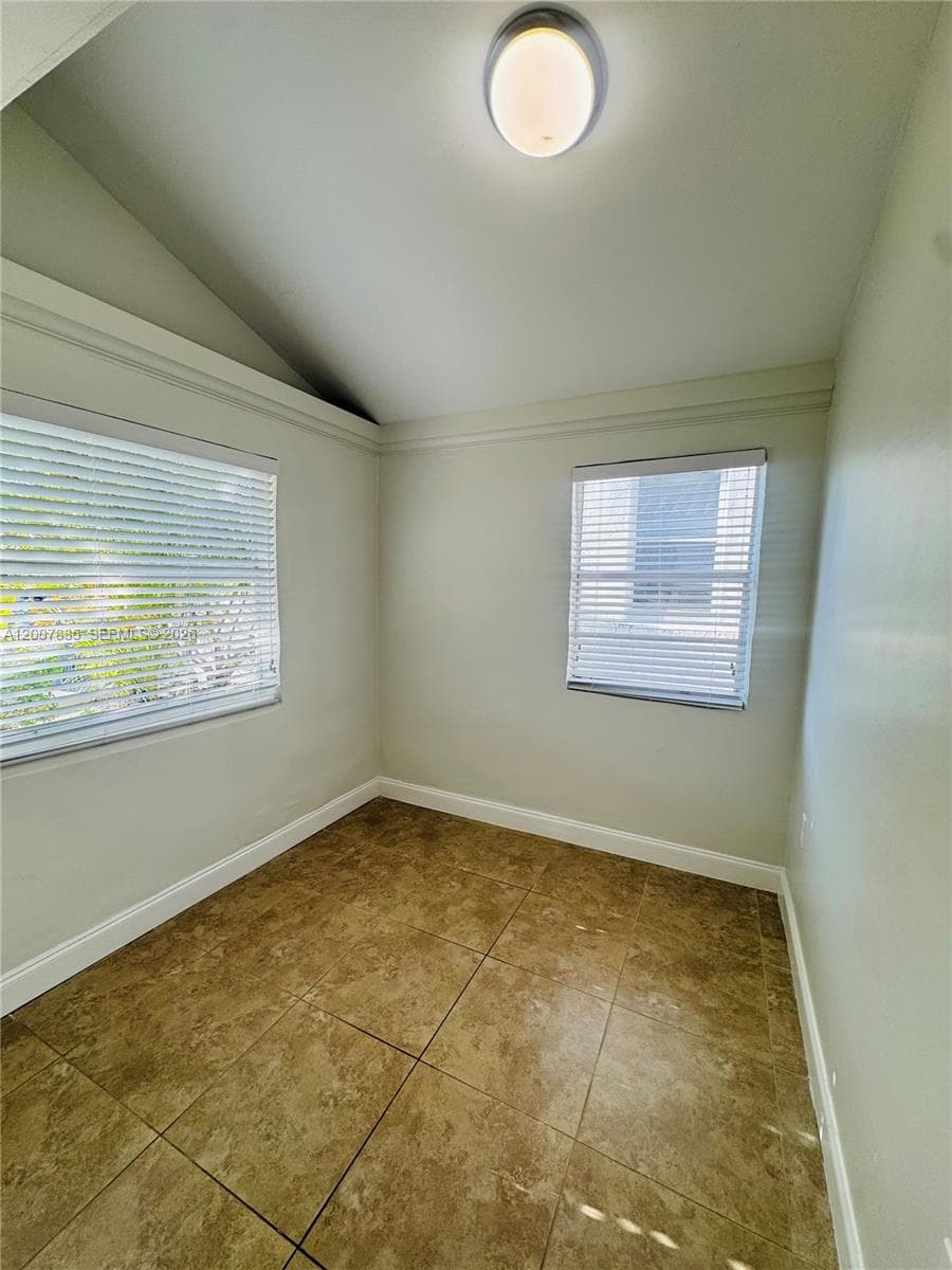 2816 Pine Tree Dr # 3, Miami Beach FL 33140 — 10