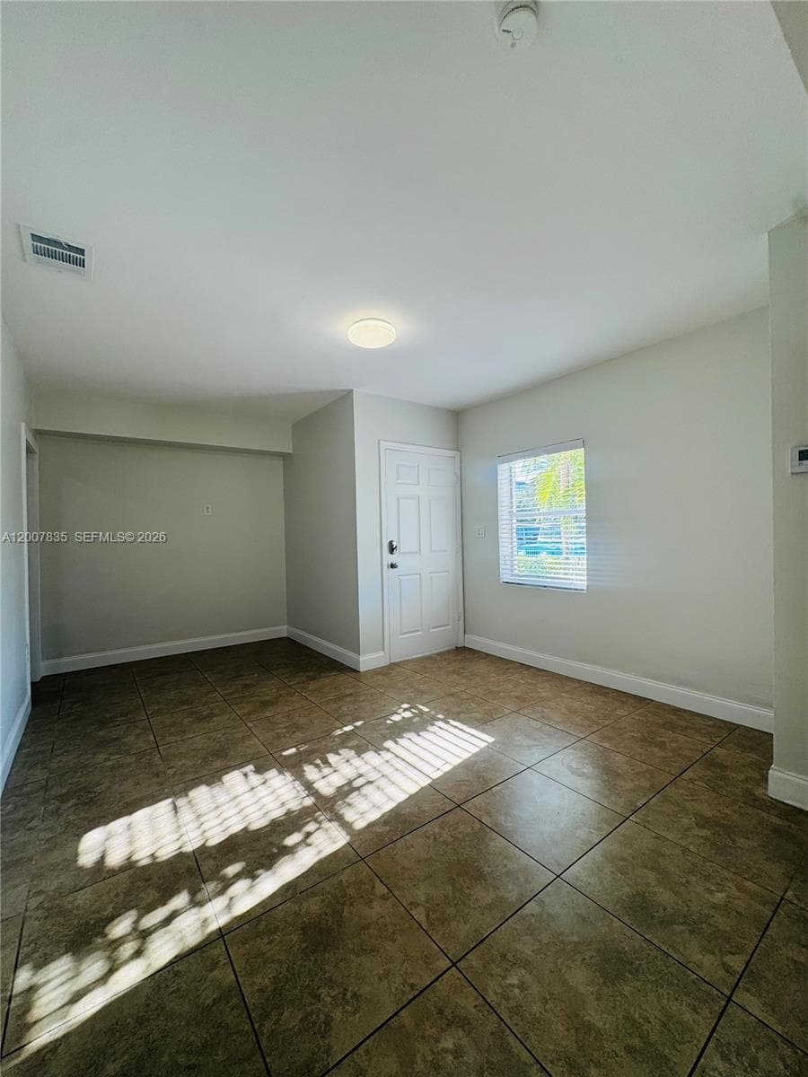 2816 Pine Tree Dr # 3, Miami Beach FL 33140 — 4