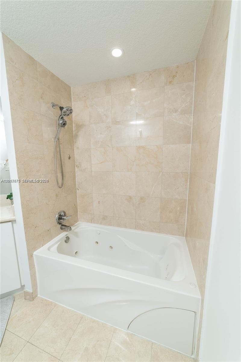 6515 Collins Ave # 1609, Miami Beach FL 33141 — 23