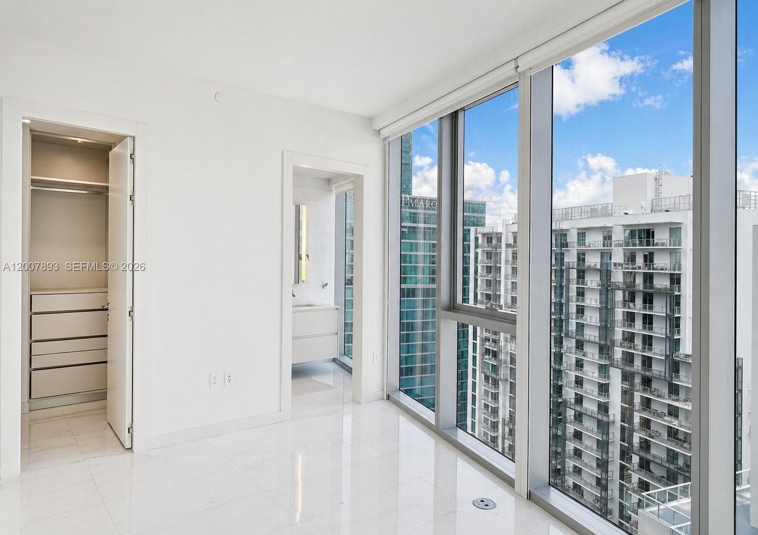 300 Biscayne Boulevard Way # 4201E, Miami FL 33131 — 17